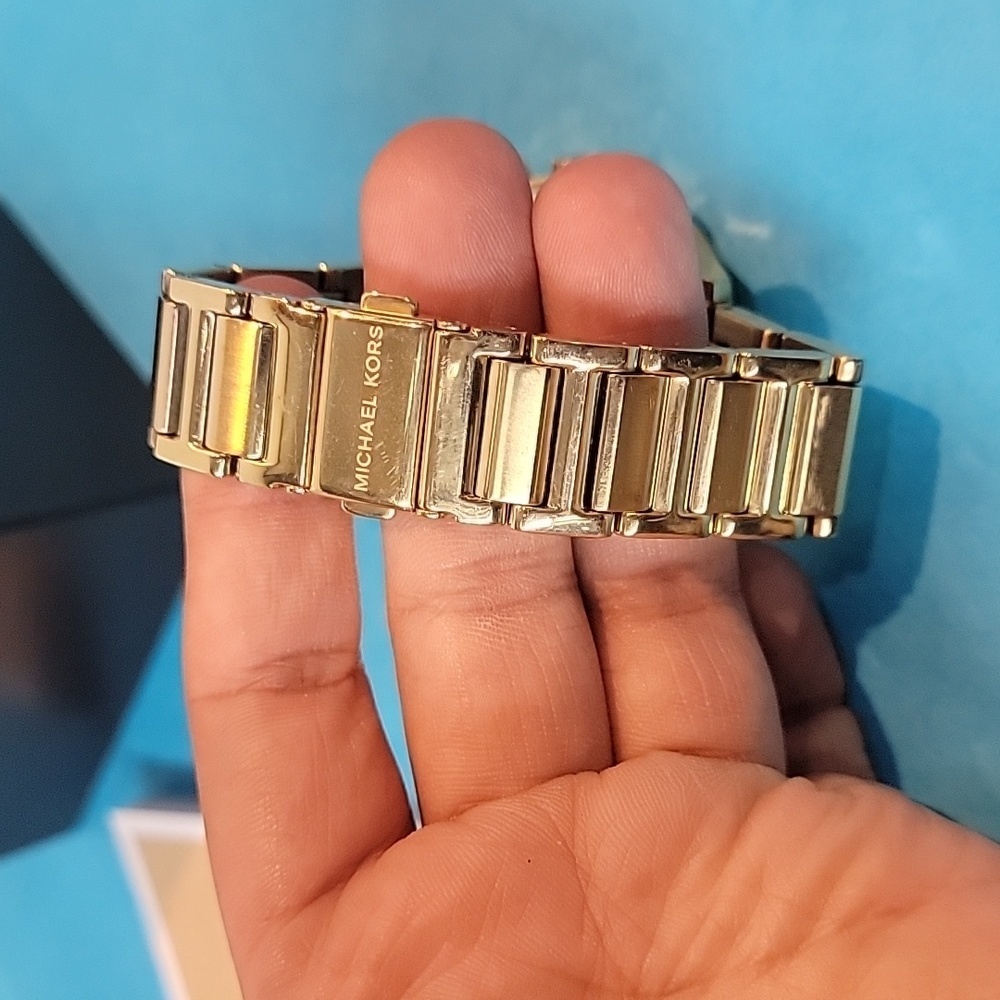 Michael Kors Rose Gold Watch - Picture 8 of 16
